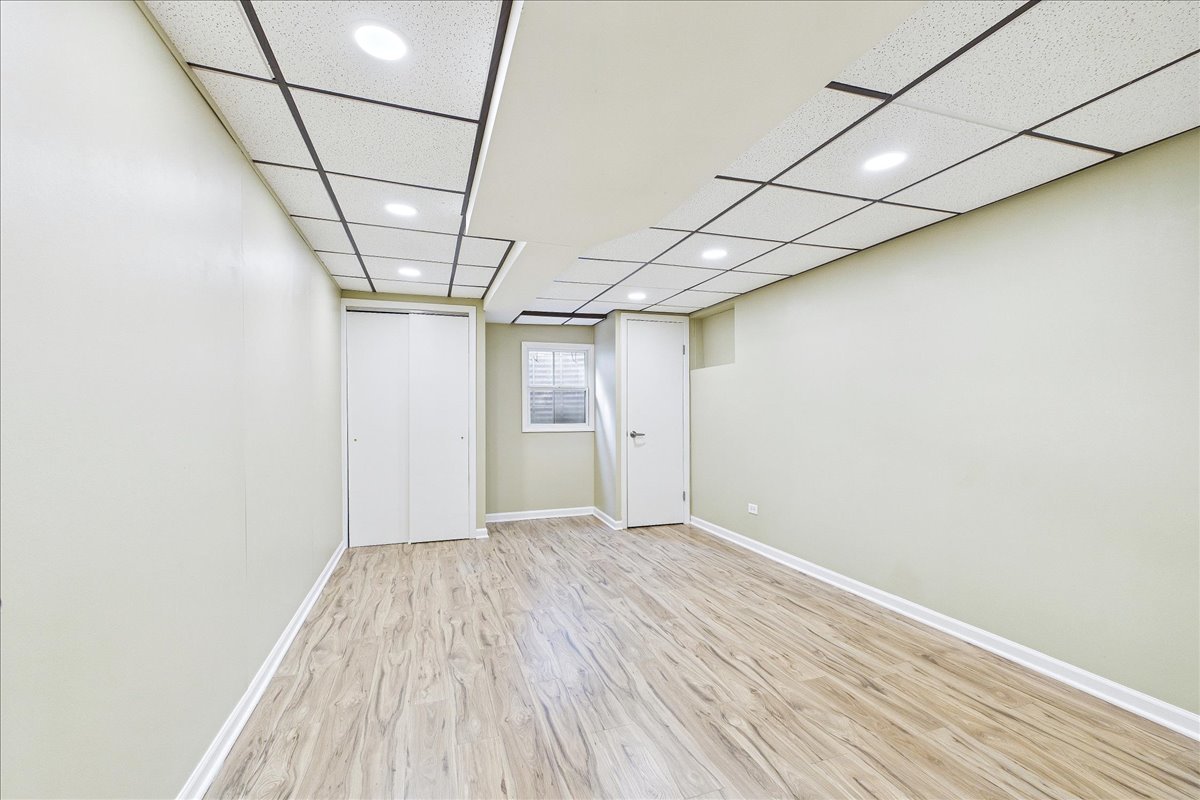 209 Mooregate Trail, Hawthorn Woods, IL 60047