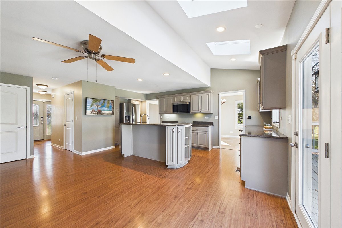 209 Mooregate Trail, Hawthorn Woods, IL 60047