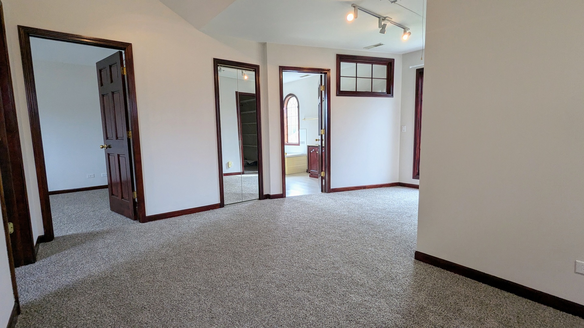 709 W Kenilworth Avenue, Palatine, IL 60067