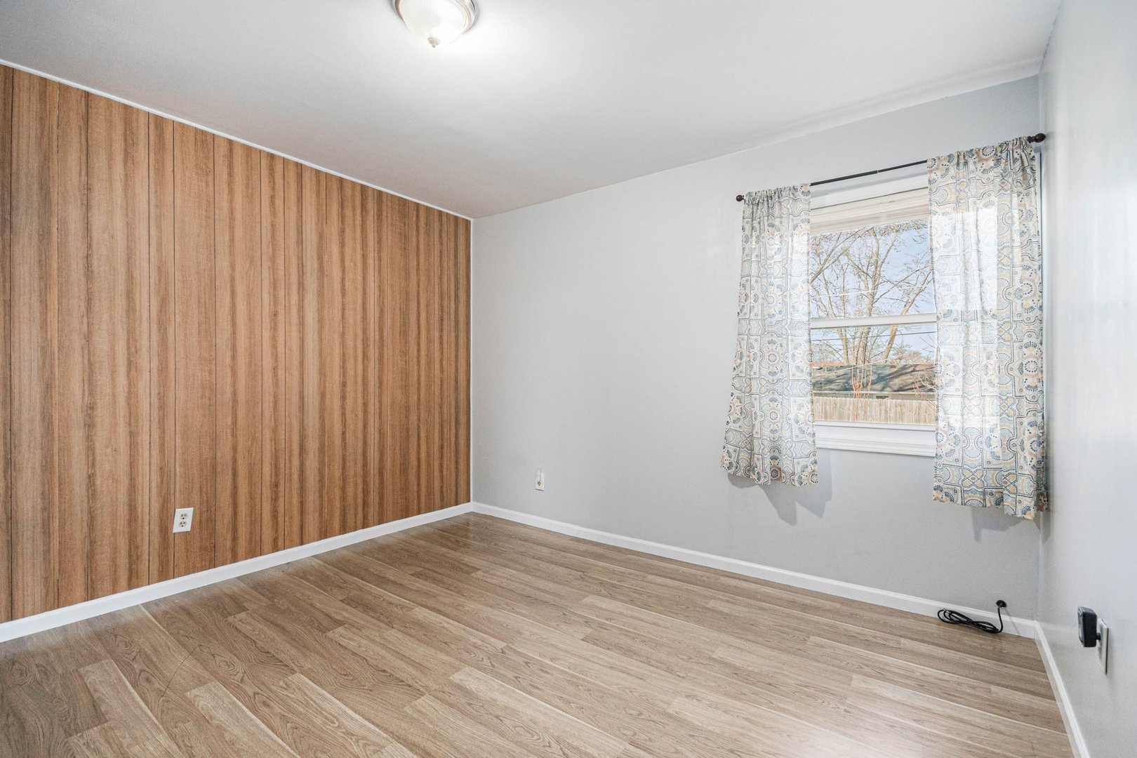 218 Mayfield Drive, Streamwood, IL 60107