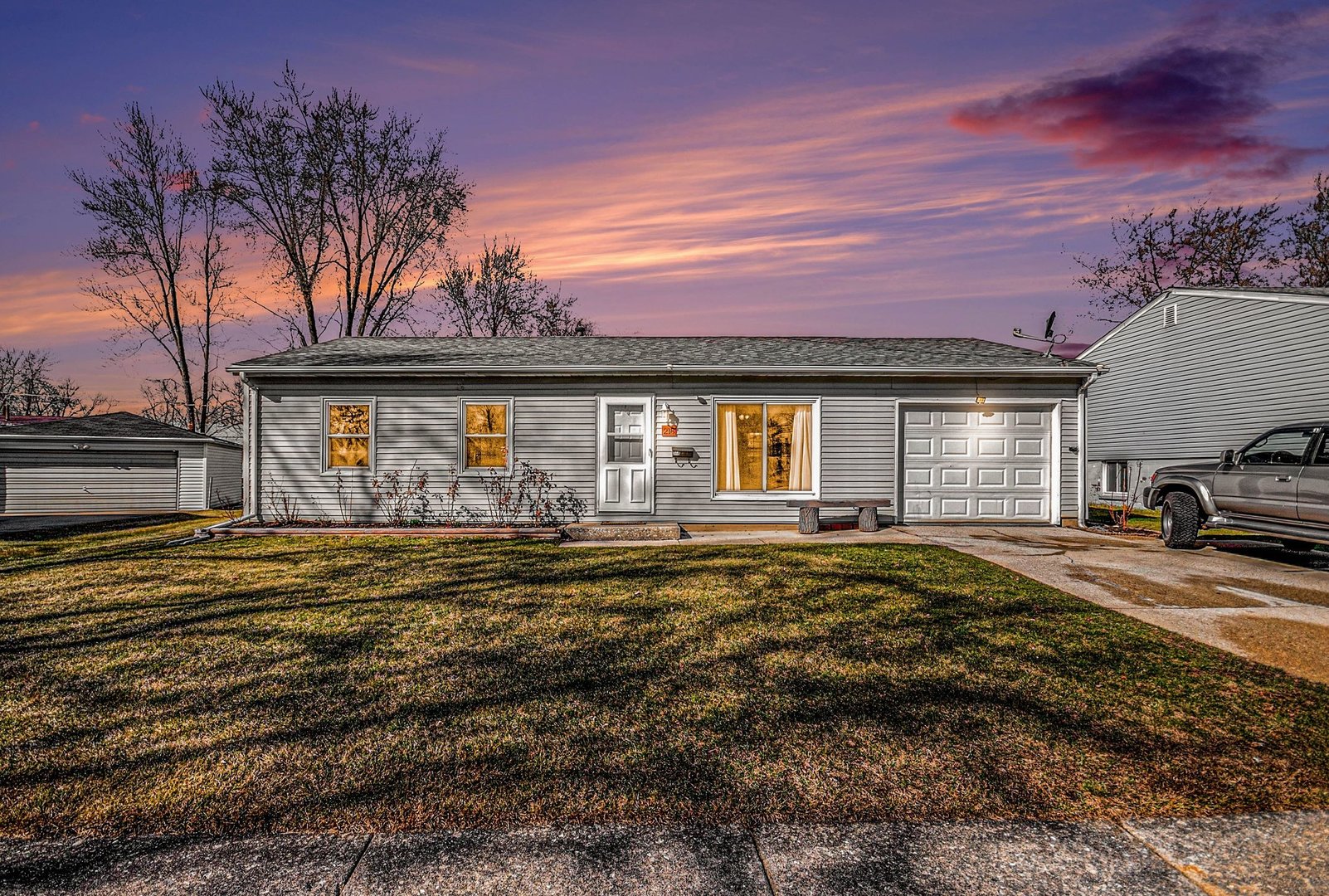 218 Mayfield Drive, Streamwood, IL 60107