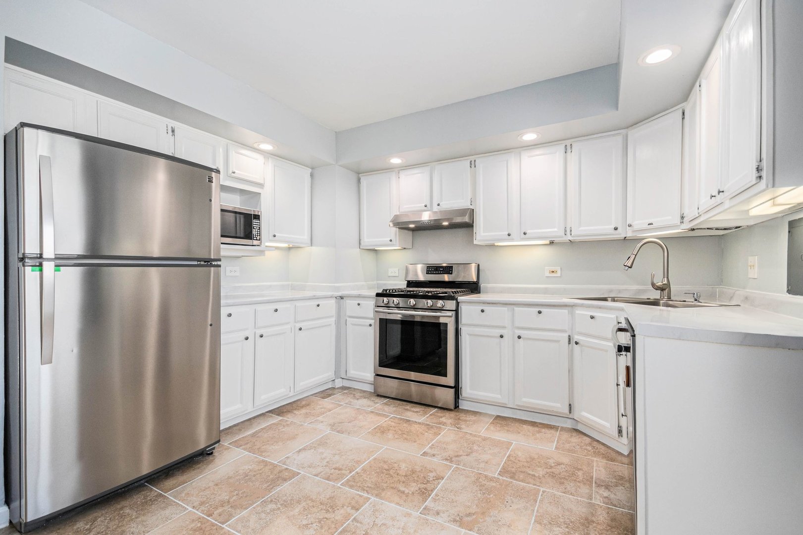 218 Mayfield Drive, Streamwood, IL 60107