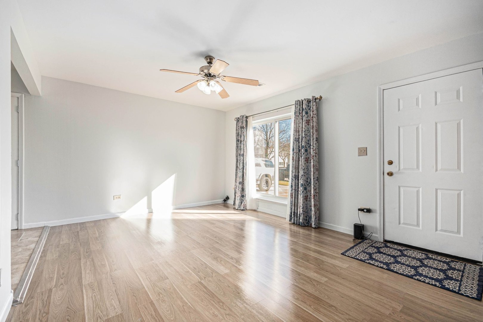 218 Mayfield Drive, Streamwood, IL 60107