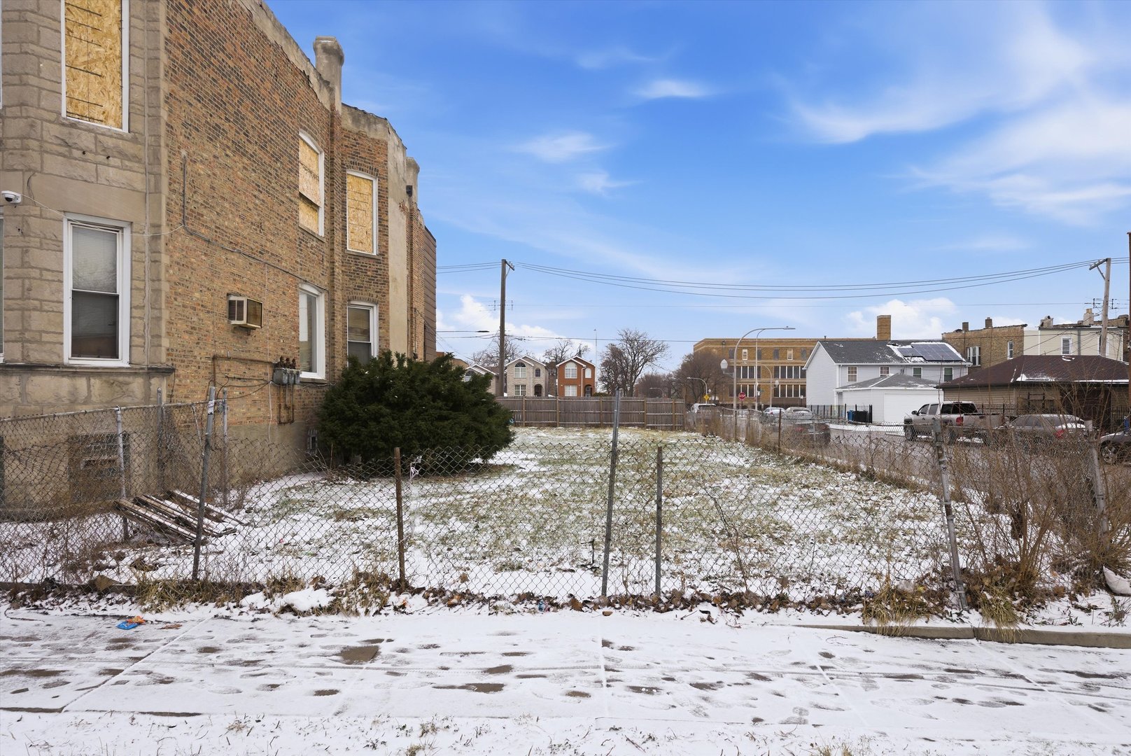 4300 W Gladys Avenue, Chicago, IL 60624