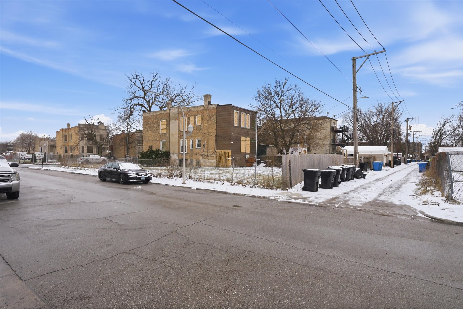 4300 W Gladys Avenue, Chicago, IL 60624