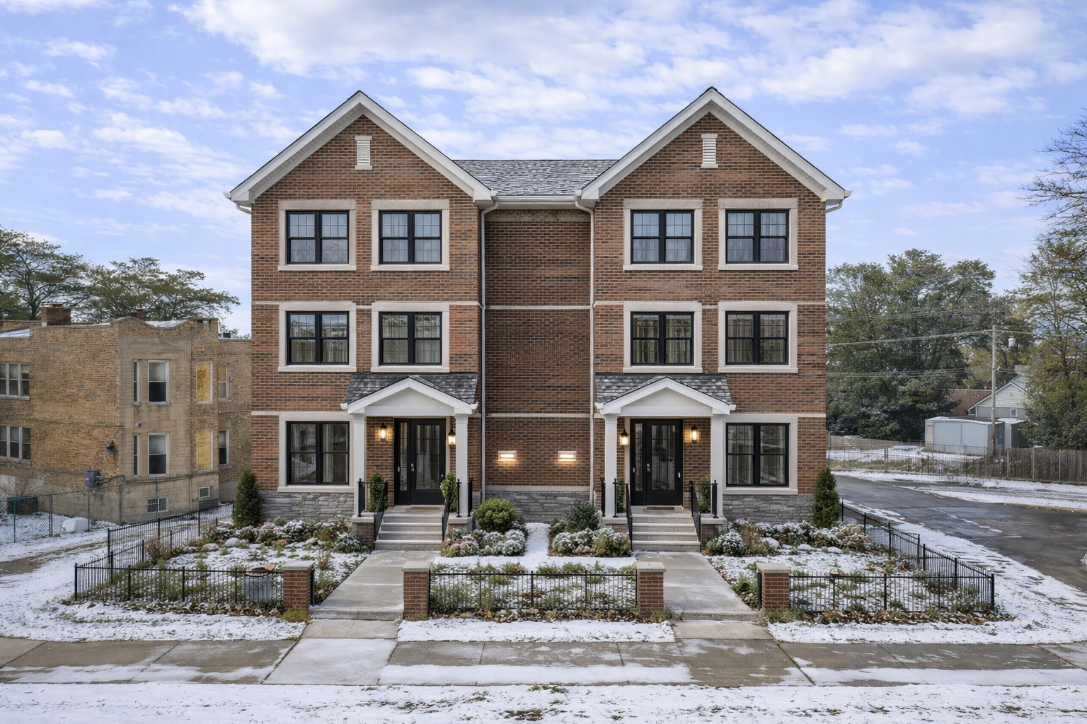 4300 W Gladys Avenue, Chicago, IL 60624