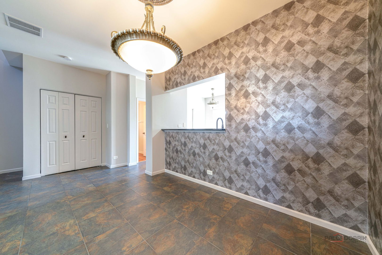 1129 N Claremont Drive #1129, Palatine, IL 60074