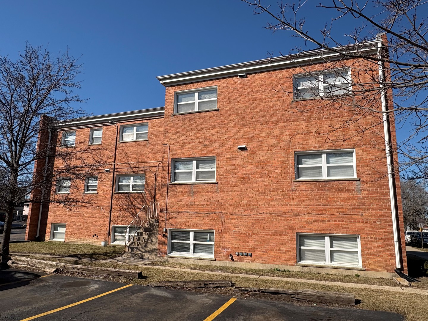 2058 Linden Avenue, Waukegan, IL 60085