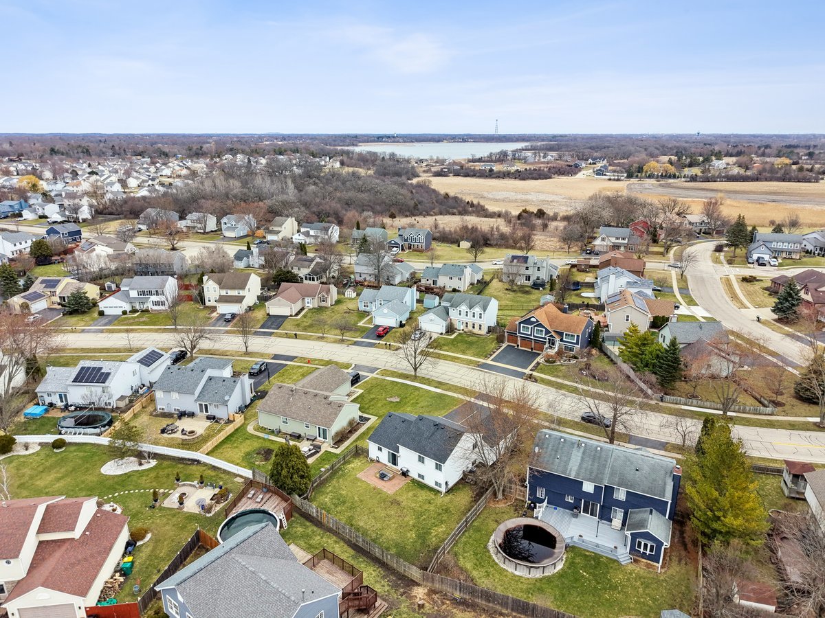 2104 Oakleaf Lane, Lake Villa, IL 60046