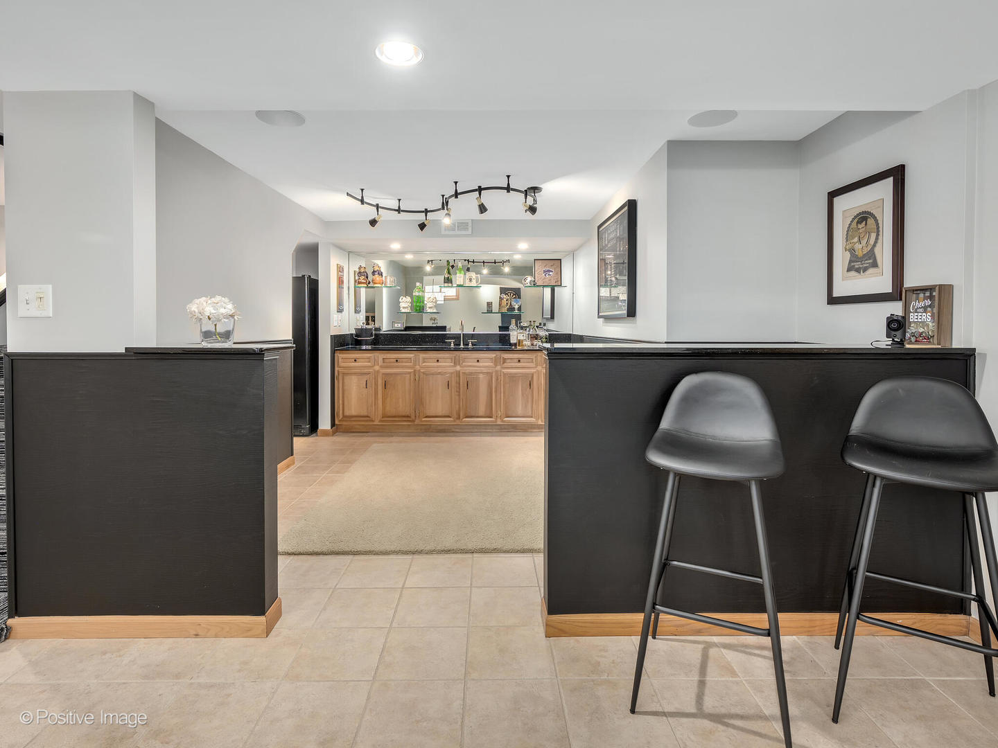 6555 Shabbona Road, Indian Head Park, IL 60525