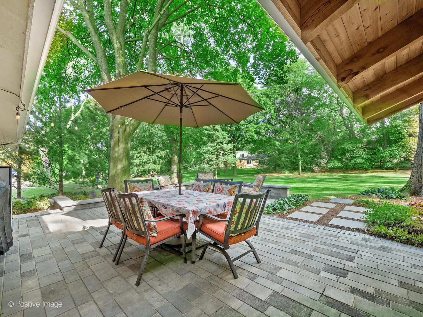 6555 Shabbona Road, Indian Head Park, IL 60525