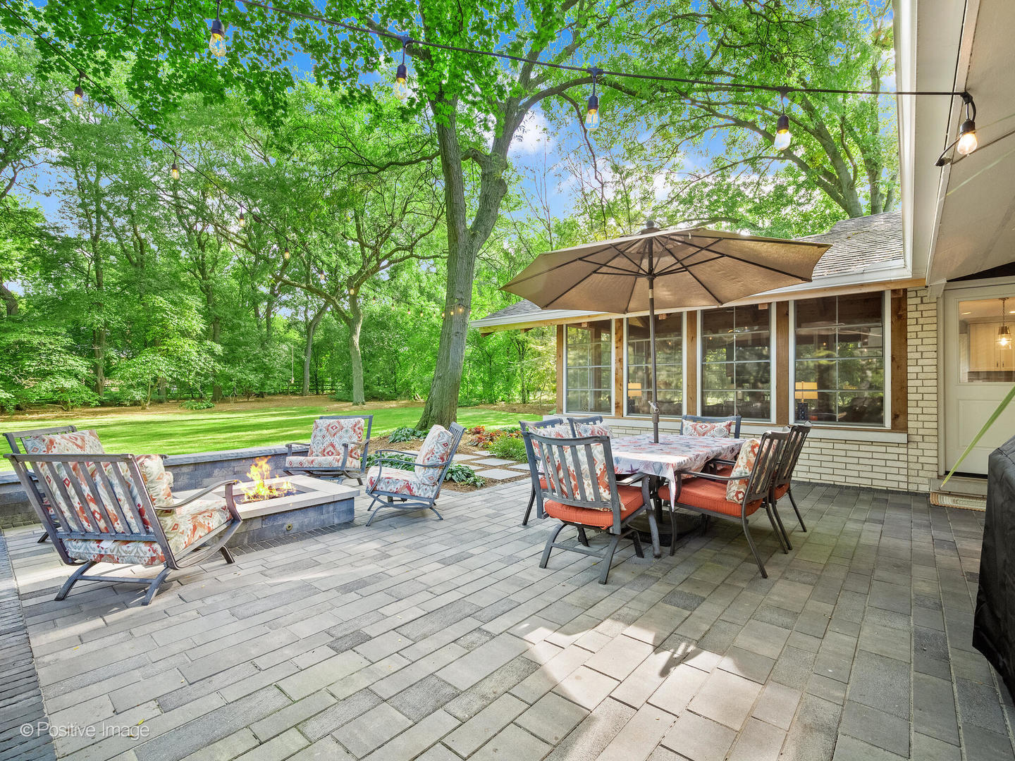 6555 Shabbona Road, Indian Head Park, IL 60525