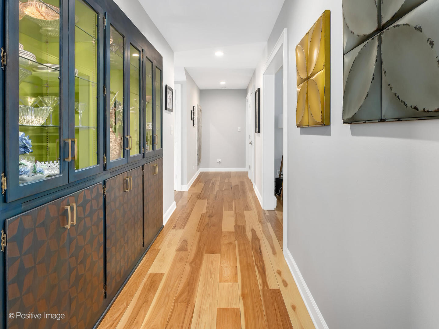 6555 Shabbona Road, Indian Head Park, IL 60525