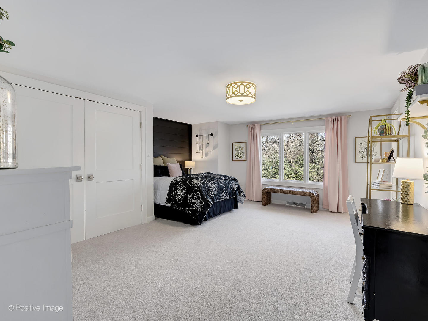 6555 Shabbona Road, Indian Head Park, IL 60525