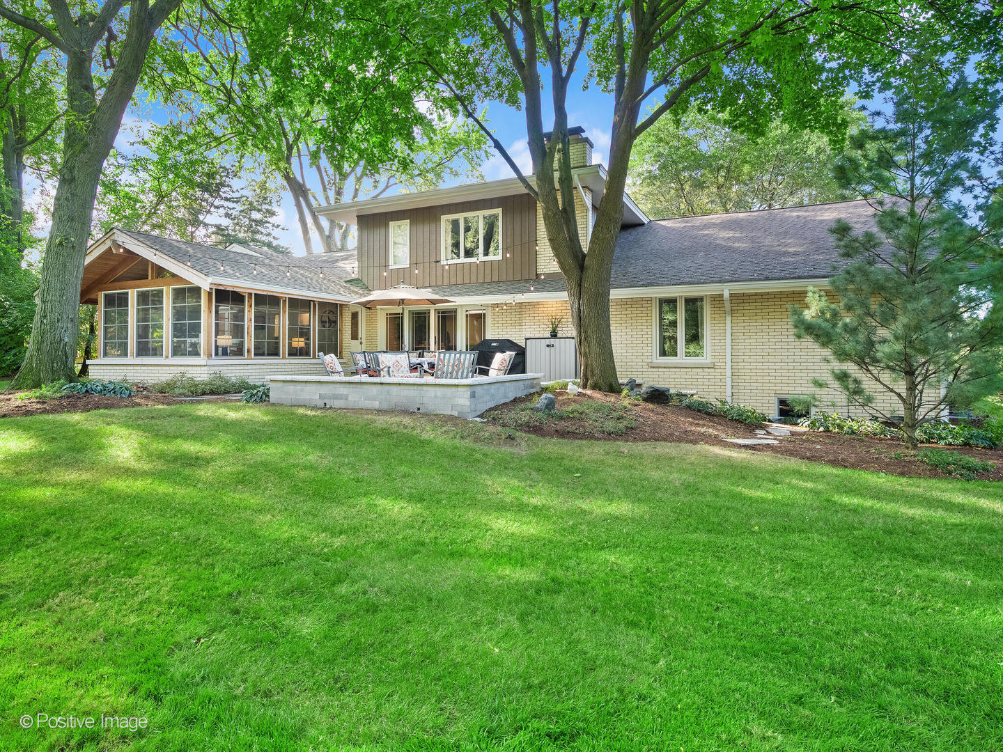 6555 Shabbona Road, Indian Head Park, IL 60525