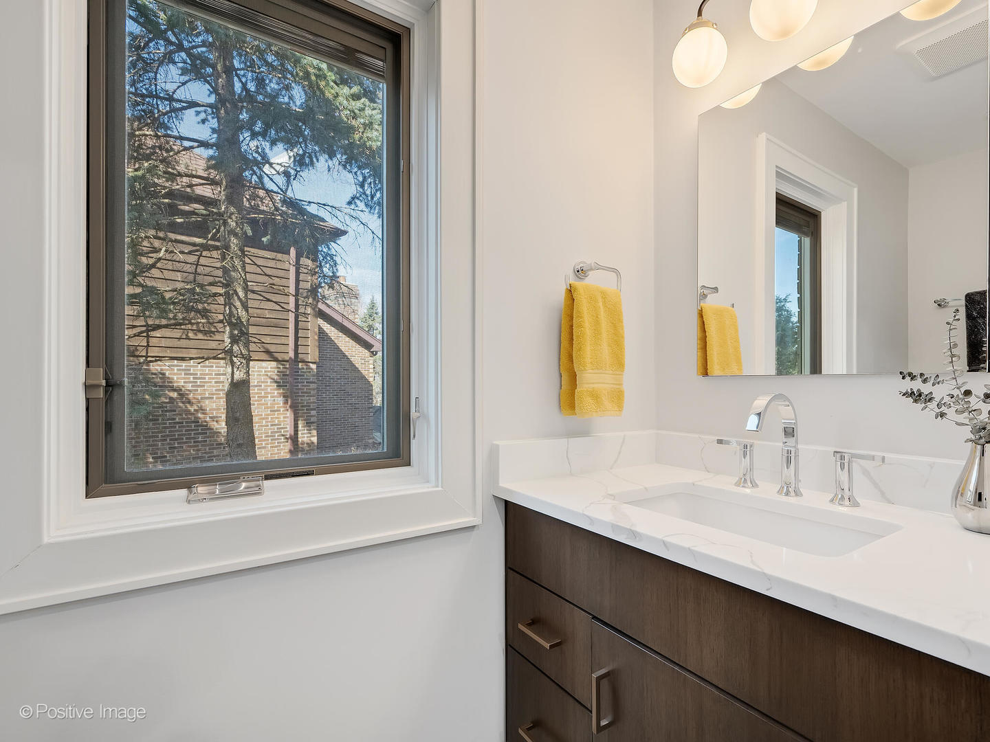 6555 Shabbona Road, Indian Head Park, IL 60525