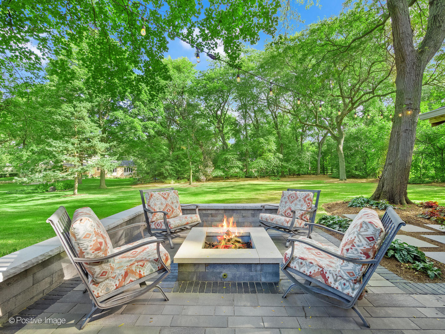 6555 Shabbona Road, Indian Head Park, IL 60525