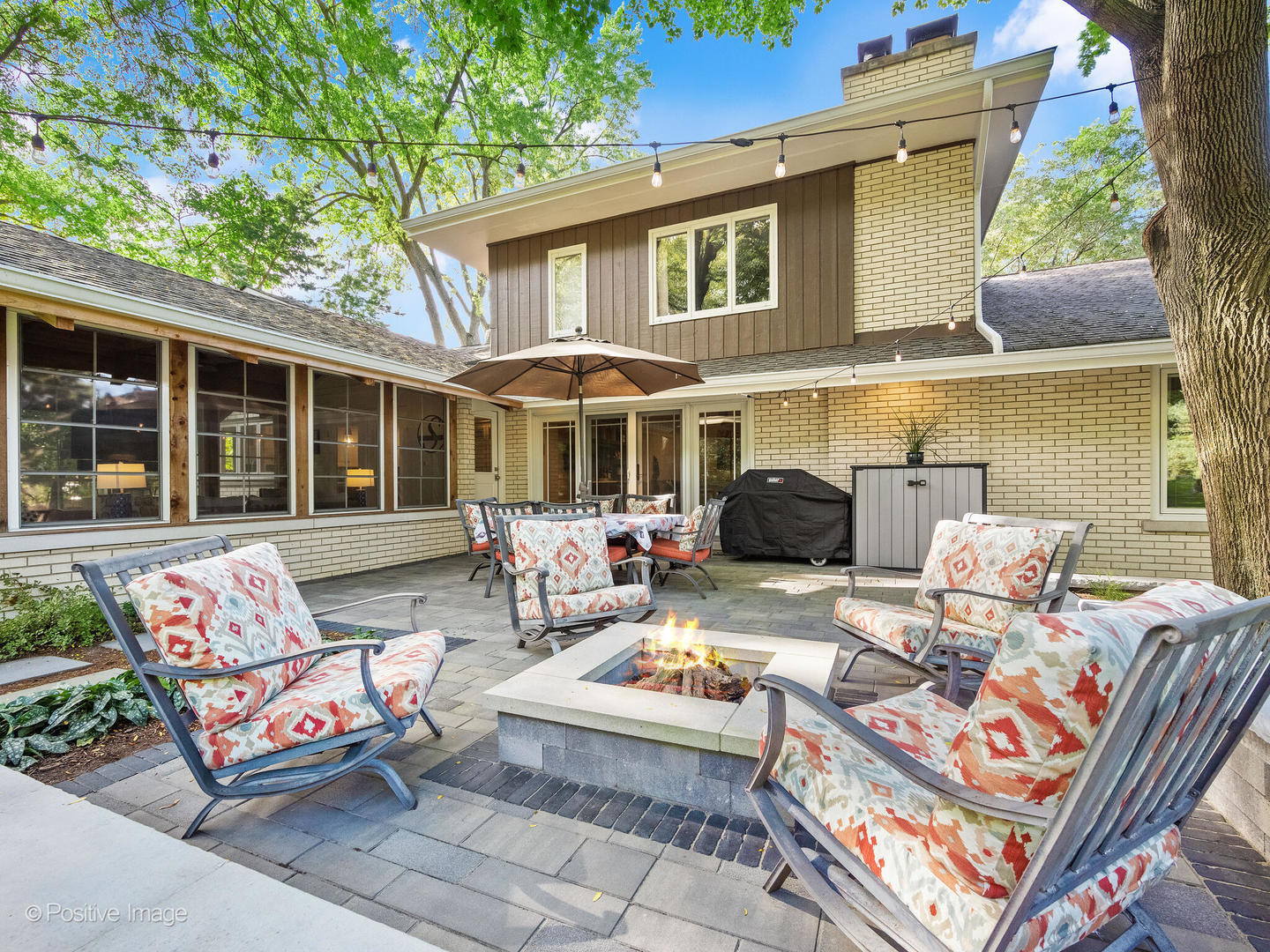 6555 Shabbona Road, Indian Head Park, IL 60525