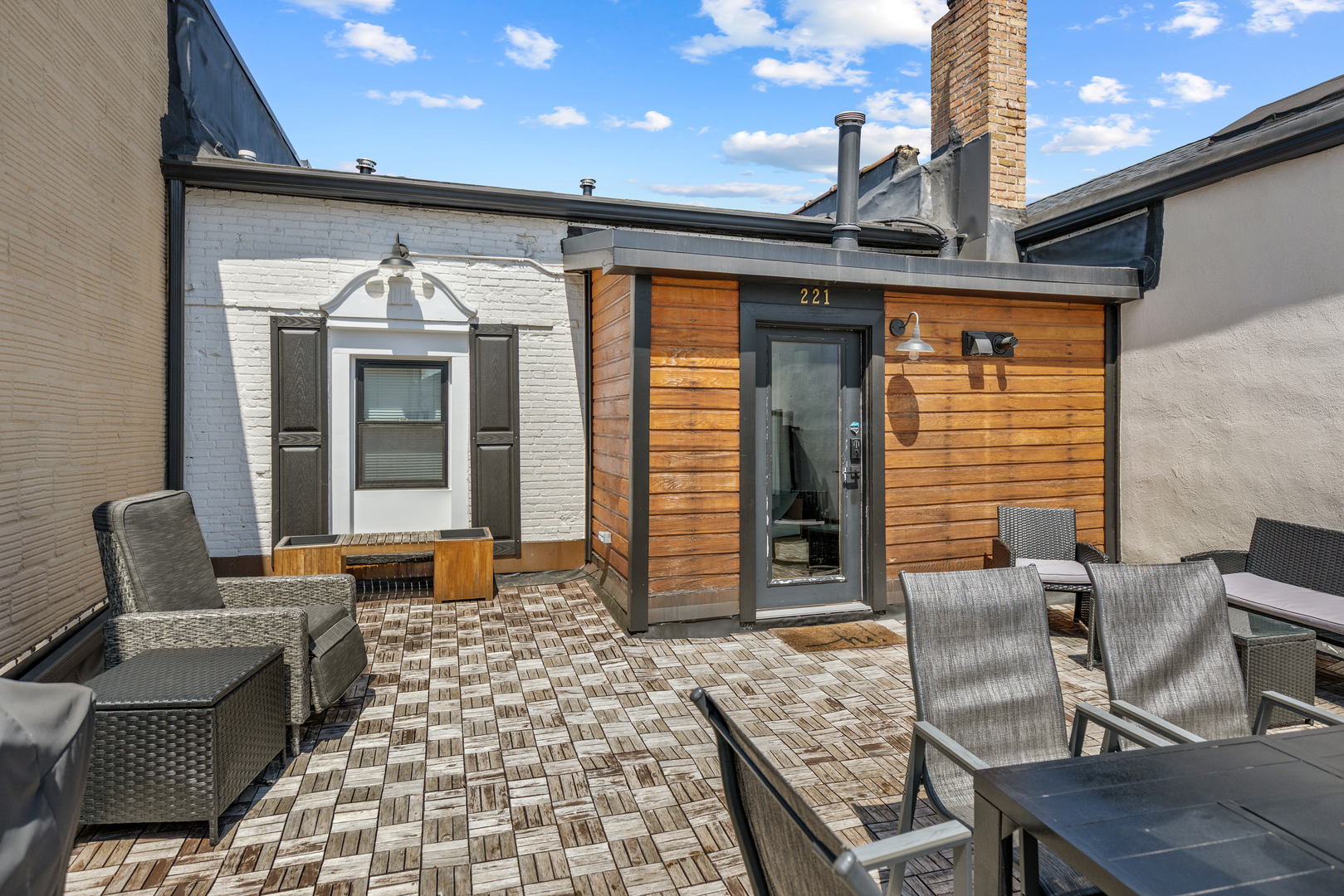 219 - 221 W Main Street, St. Charles, IL 60174