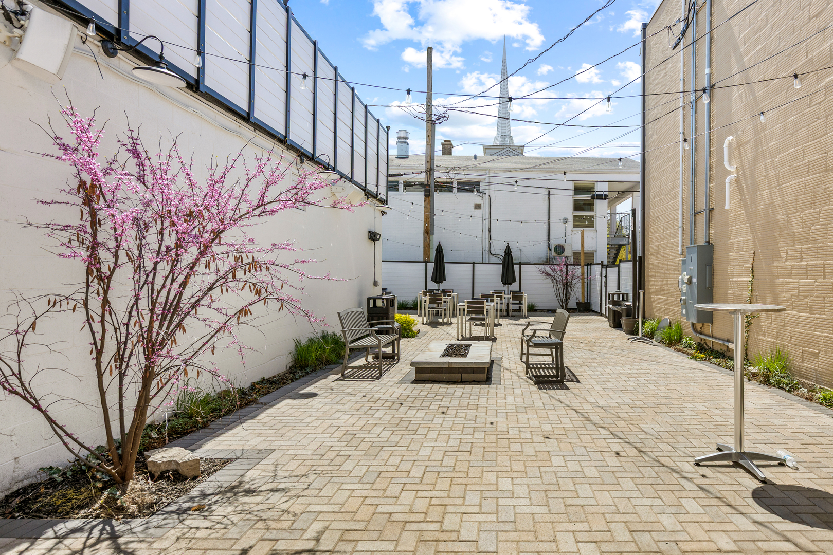 219 - 221 W Main Street, St. Charles, IL 60174