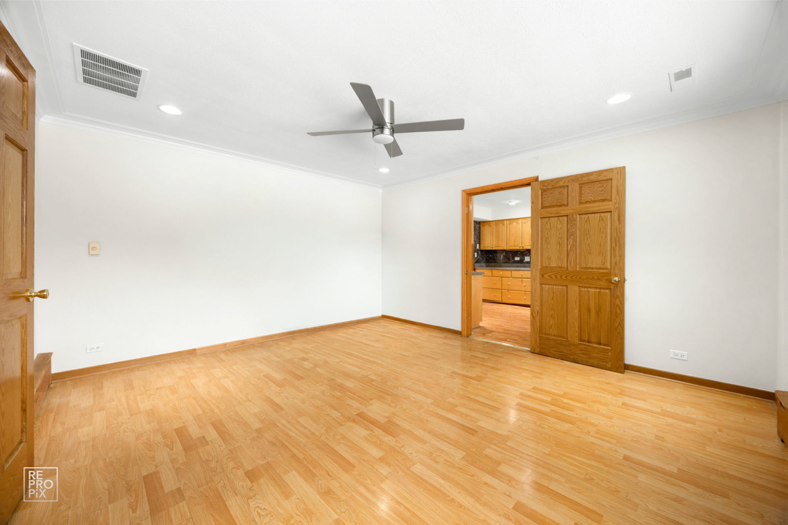 17w120 Woodland Avenue, Bensenville, IL 60106