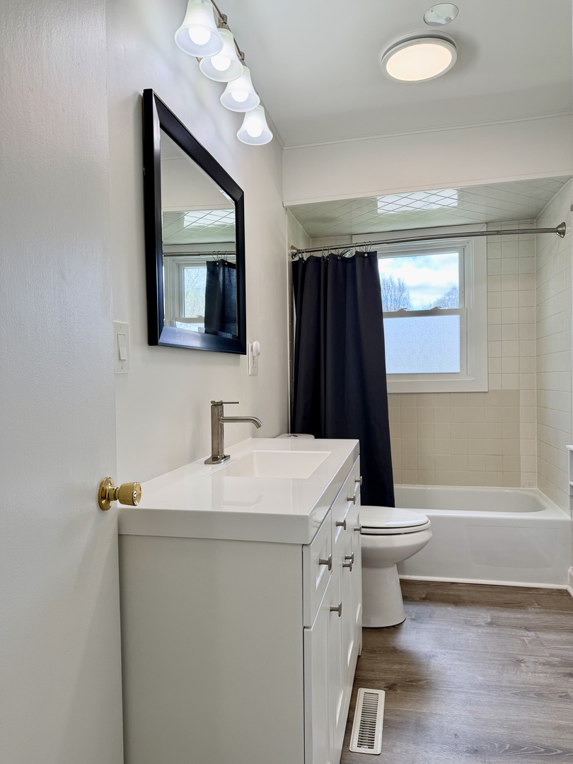 2704 Myang Avenue, McHenry, IL 60050