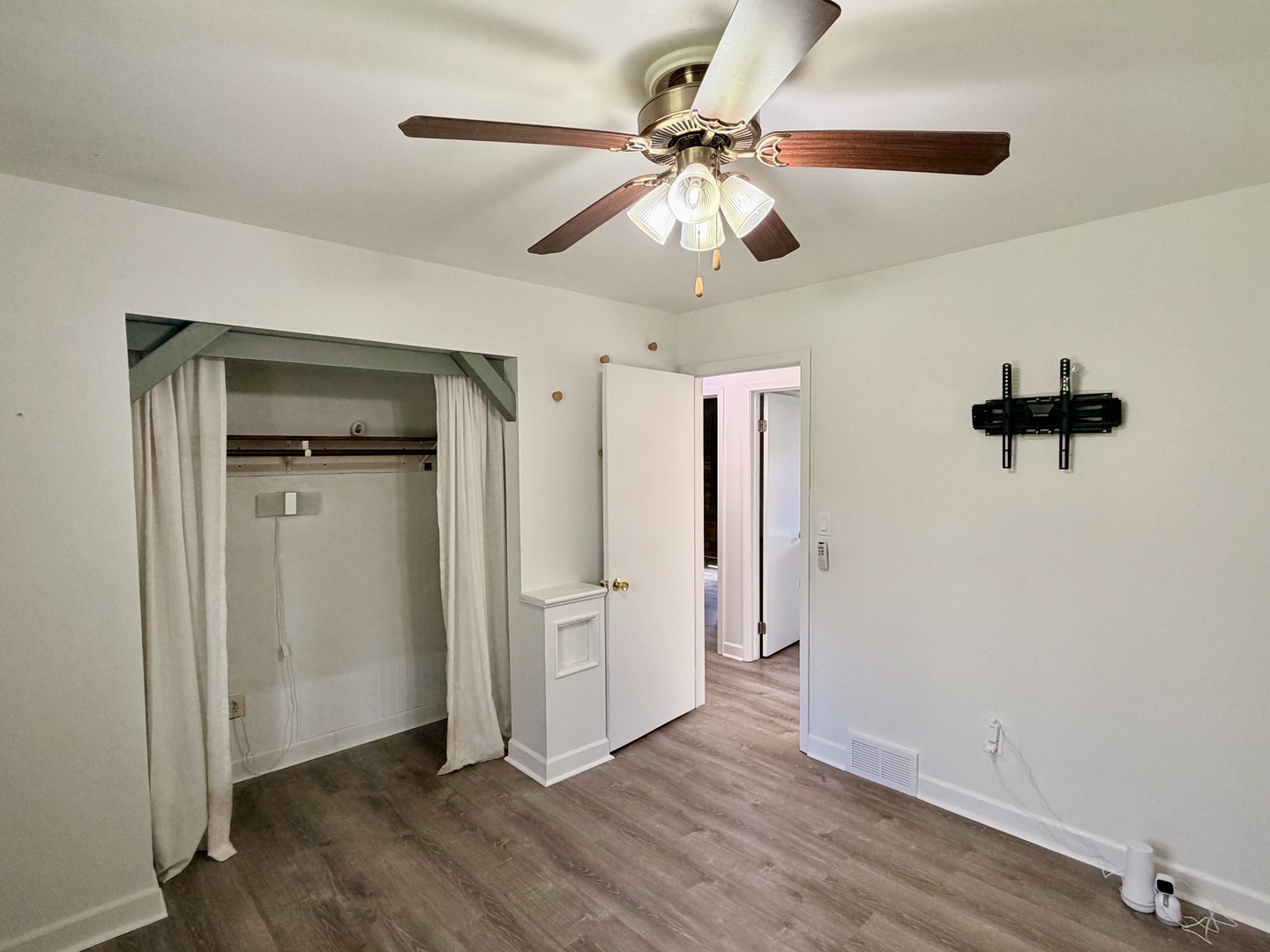 2704 Myang Avenue, McHenry, IL 60050