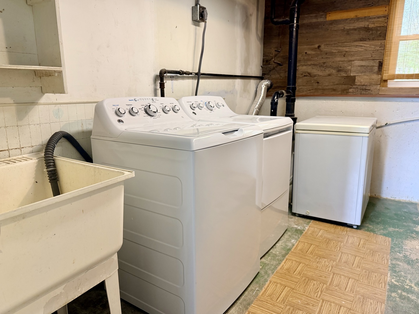 2704 Myang Avenue, McHenry, IL 60050