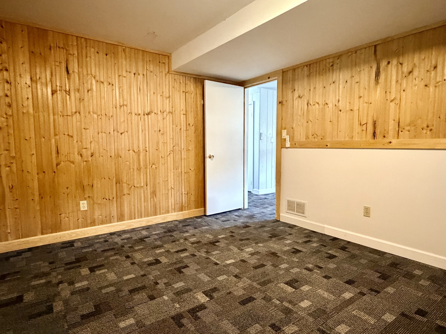 2704 Myang Avenue, McHenry, IL 60050