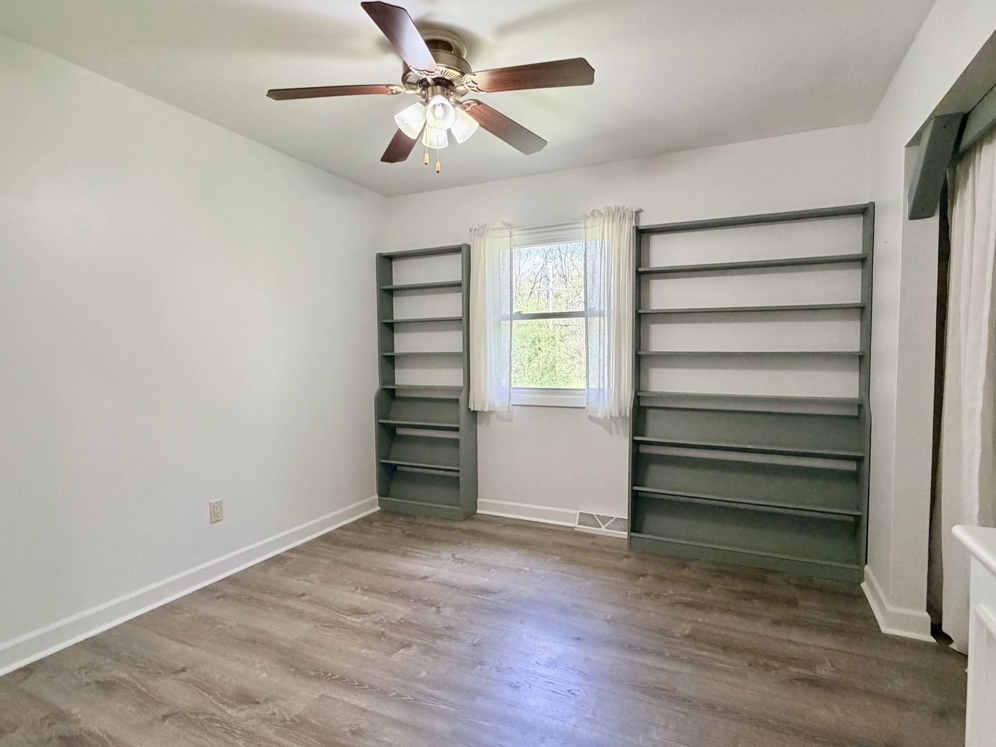 2704 Myang Avenue, McHenry, IL 60050