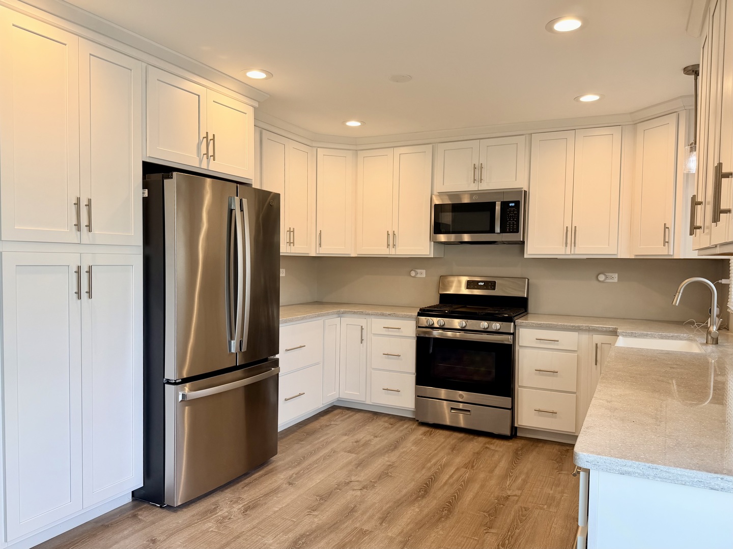 2704 Myang Avenue, McHenry, IL 60050