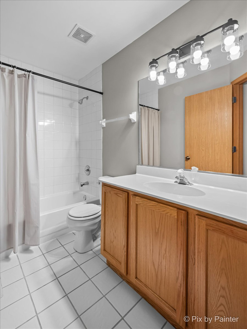 2466 Amber Lane, Elgin, IL 60123