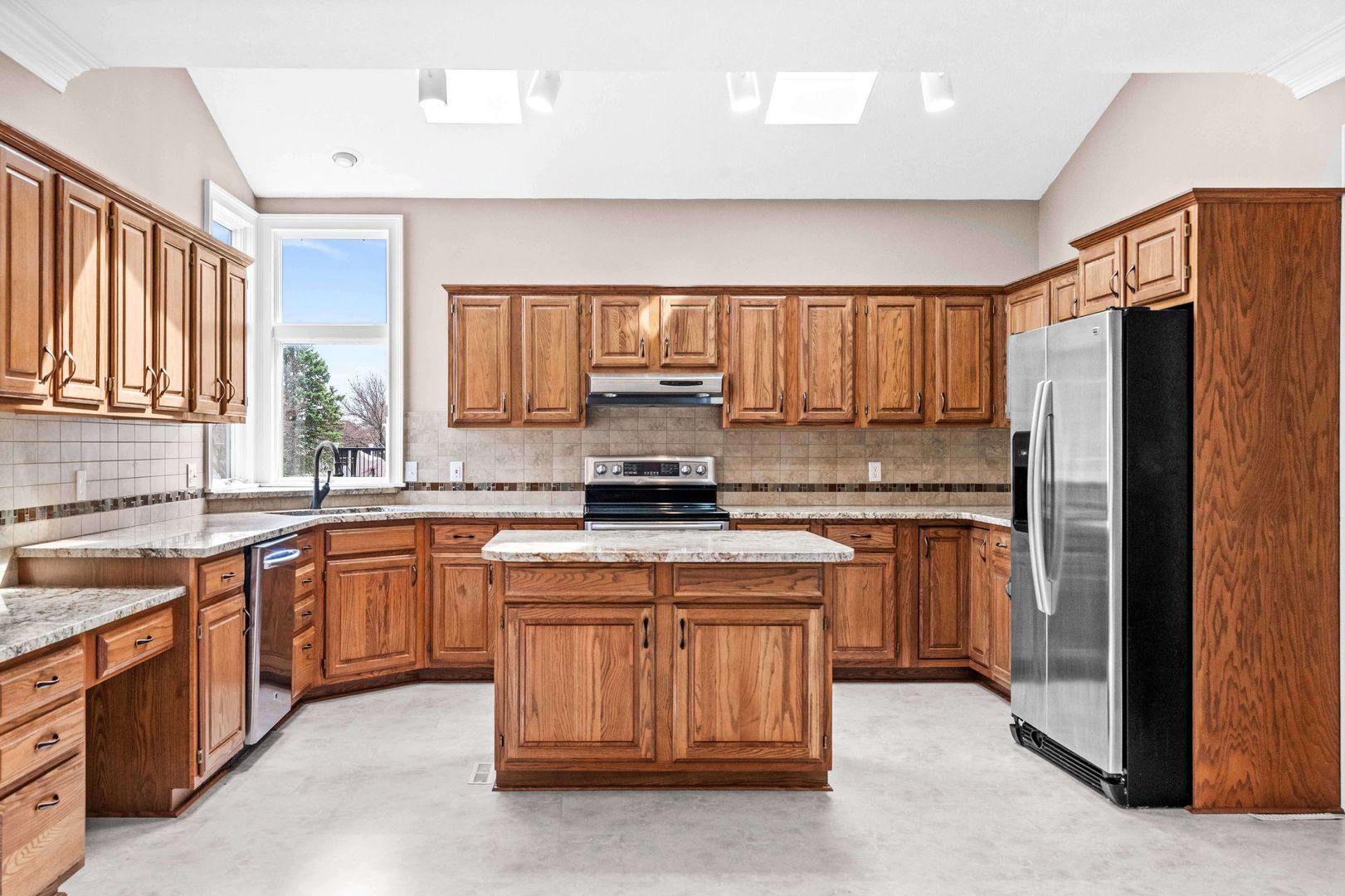 7 Red Stone Court, Bloomington, IL 61704