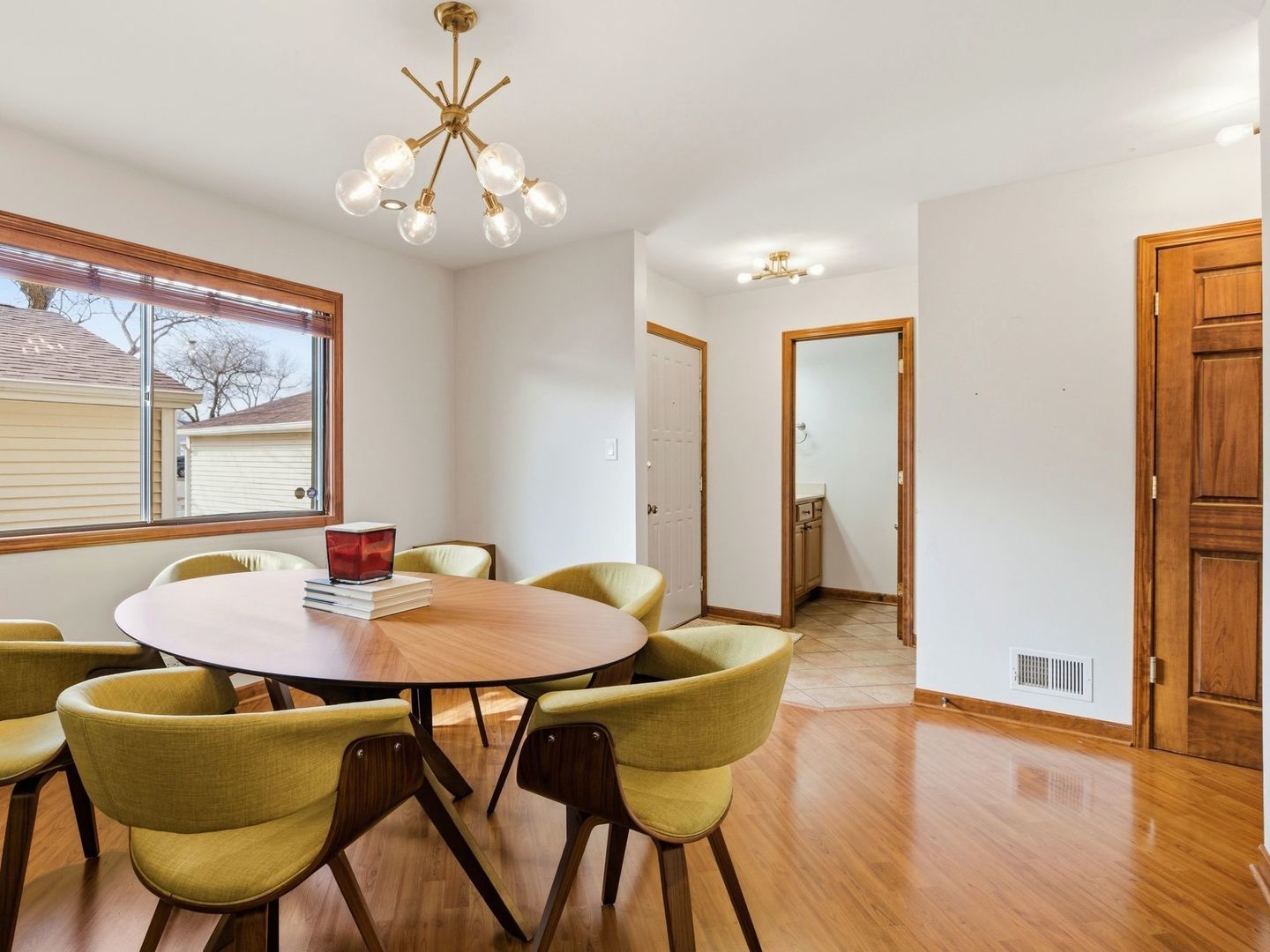 1013 Chatham Place, Vernon Hills, IL 60061