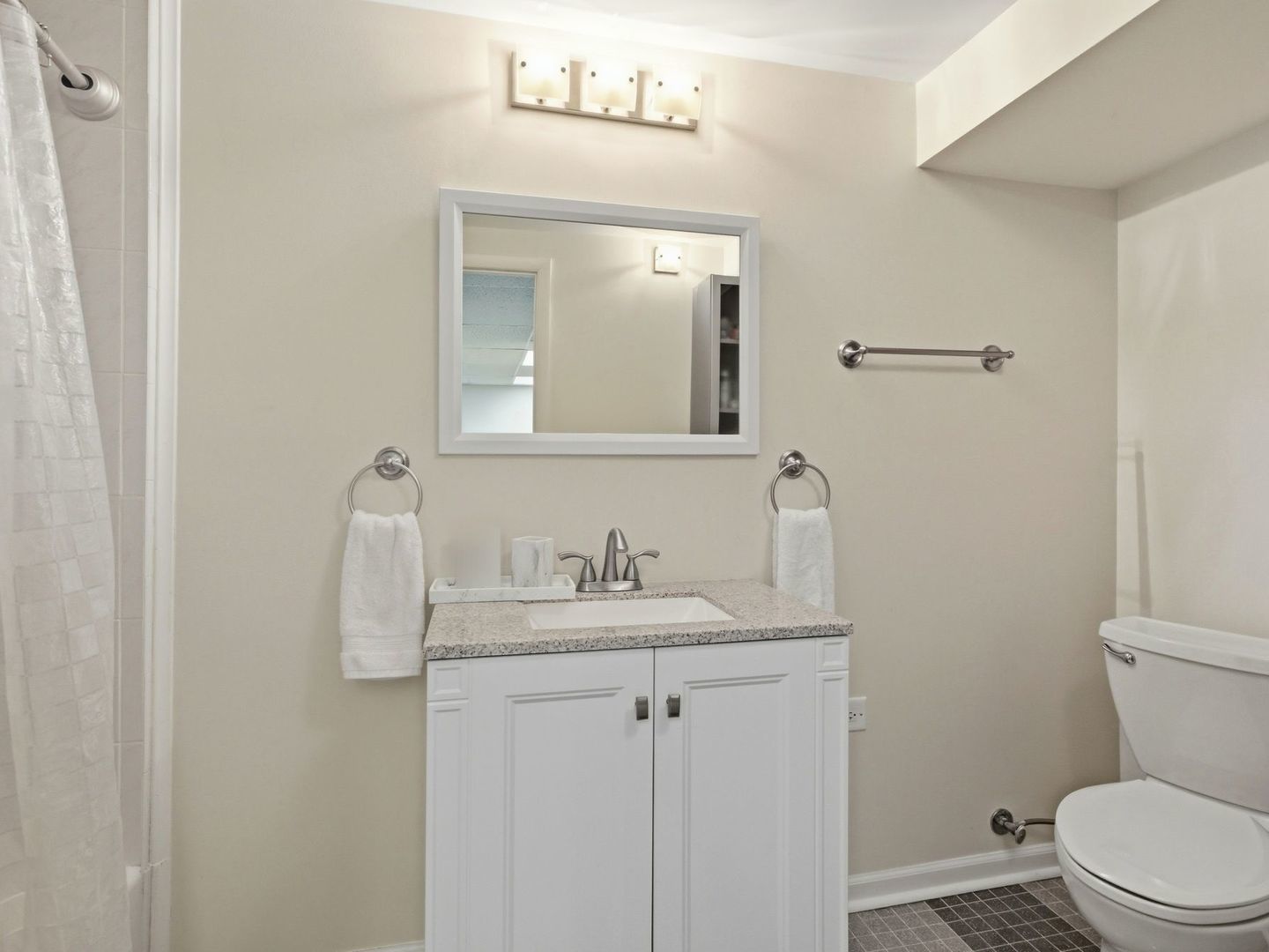 1013 Chatham Place, Vernon Hills, IL 60061