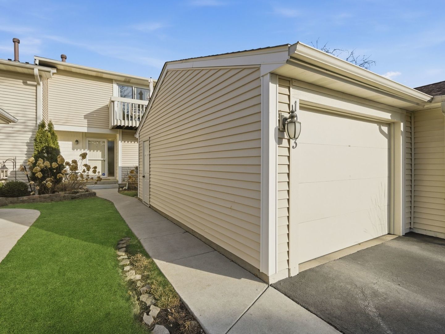 1013 Chatham Place, Vernon Hills, IL 60061