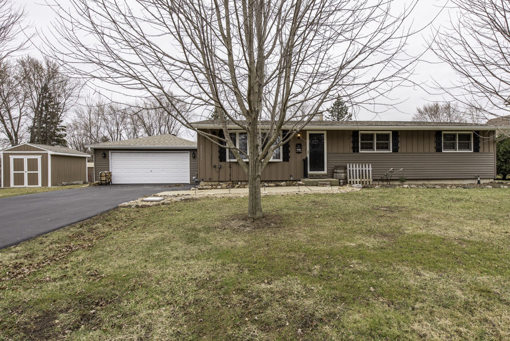 22171 W Pineview Drive, Antioch, IL 60002