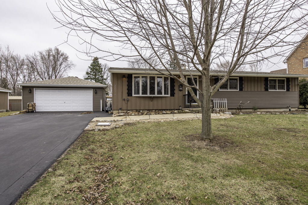 22171 W Pineview Drive, Antioch, IL 60002