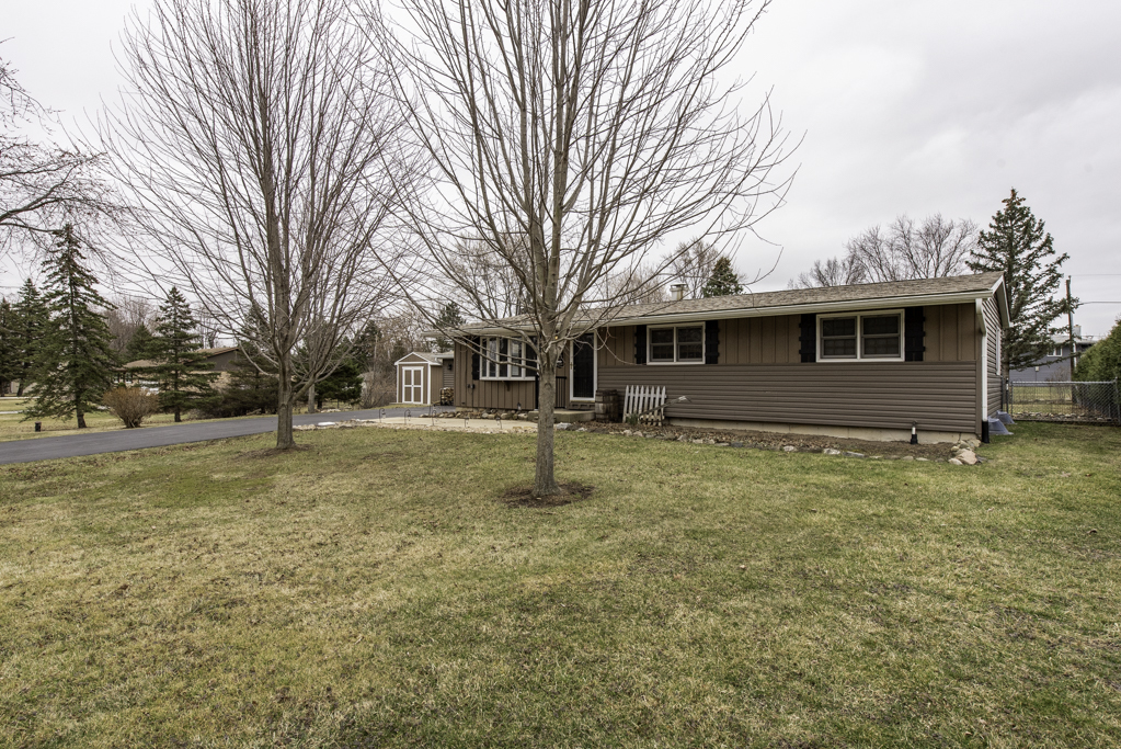 22171 W Pineview Drive, Antioch, IL 60002