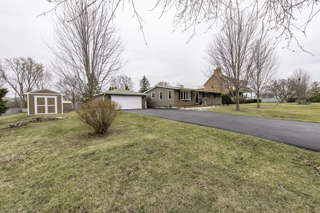 22171 W Pineview Drive, Antioch, IL 60002