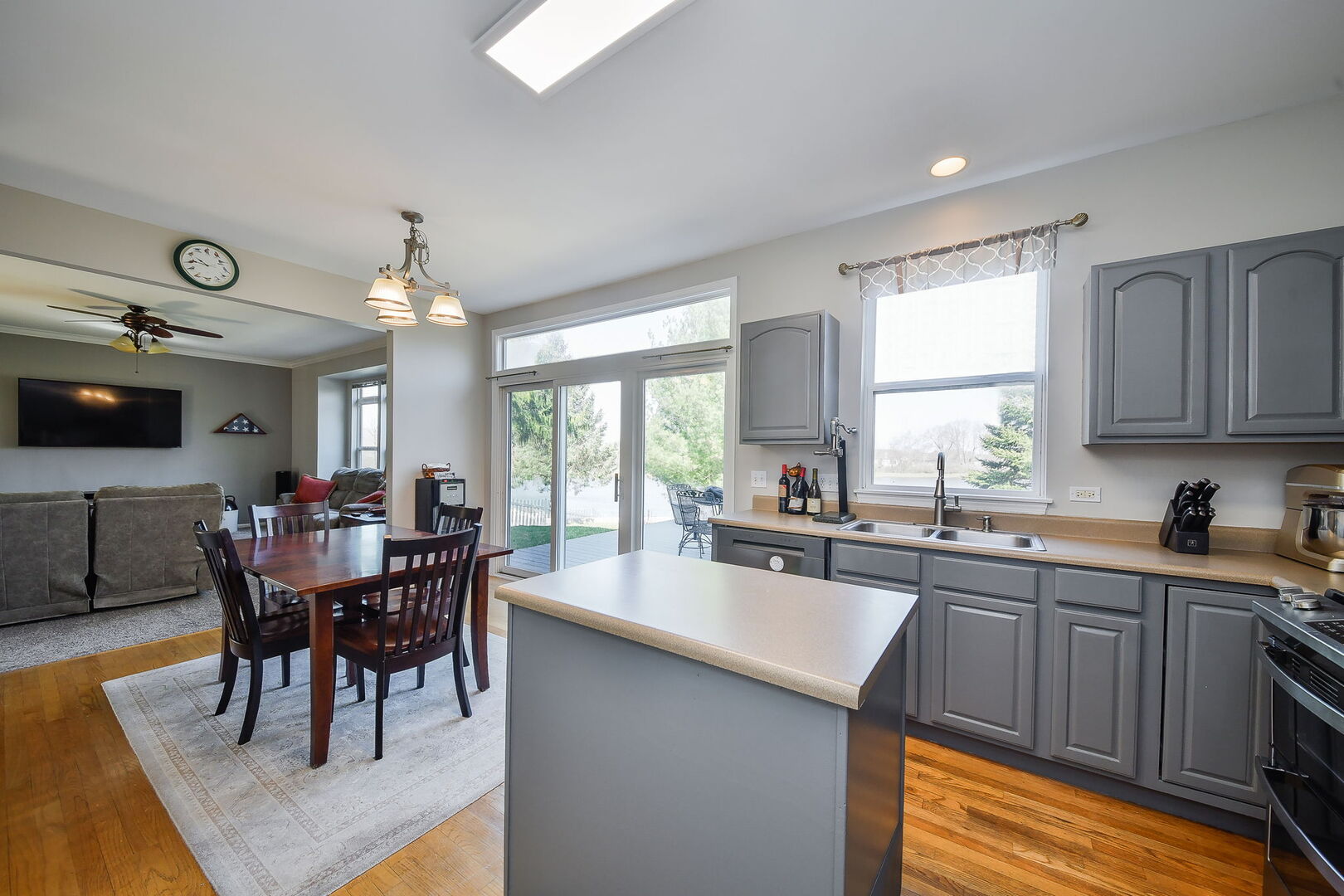 445 Kelly Avenue, Yorkville, IL 60560