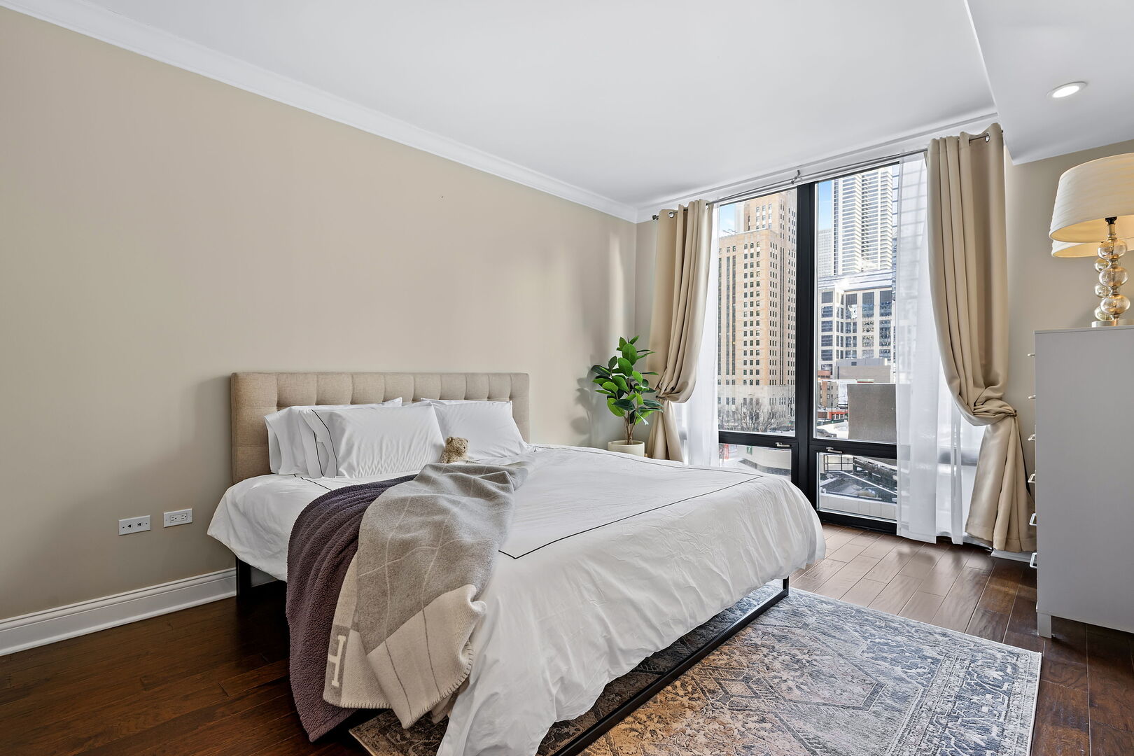 744 N Clark Street #501, Chicago, IL 60654