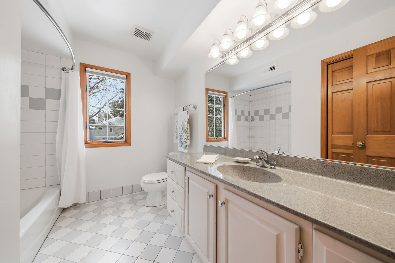 500 Buckingham Place, Downers Grove, IL 60516