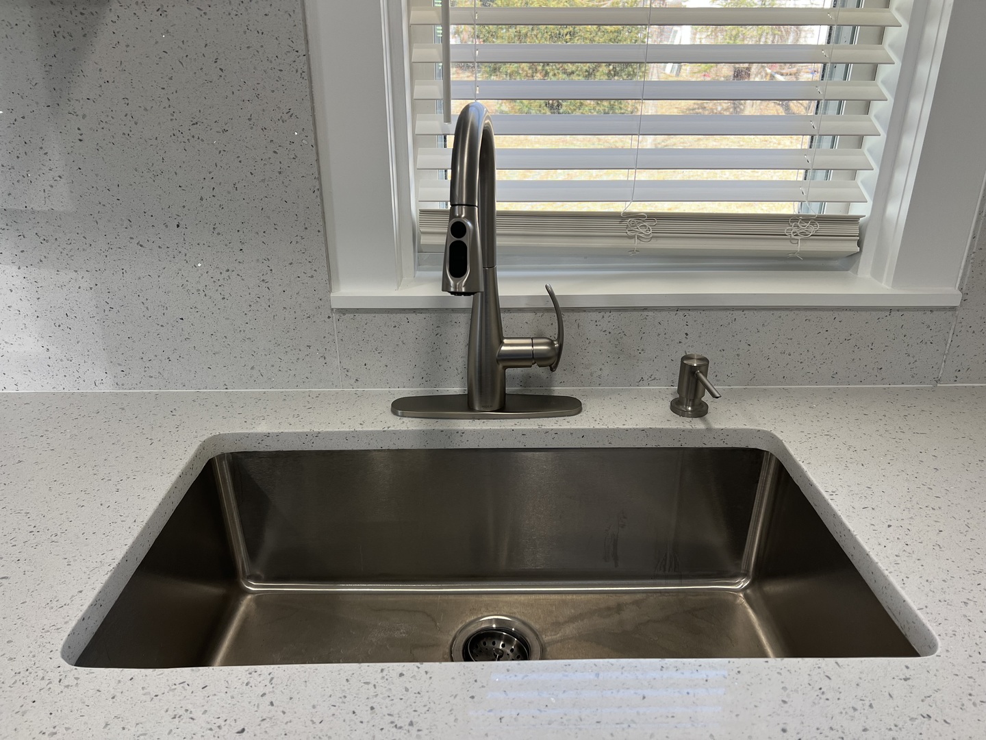 407 E Abe Street, Plano, IL 60545