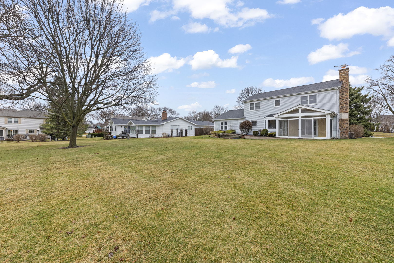 966 W Bauer Road, Naperville, IL 60563