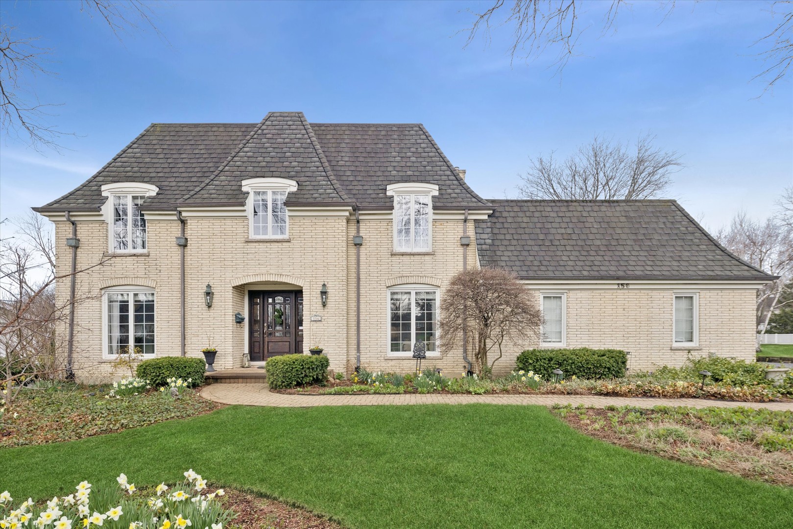 156 Sunset Avenue, Glen Ellyn, IL 60137