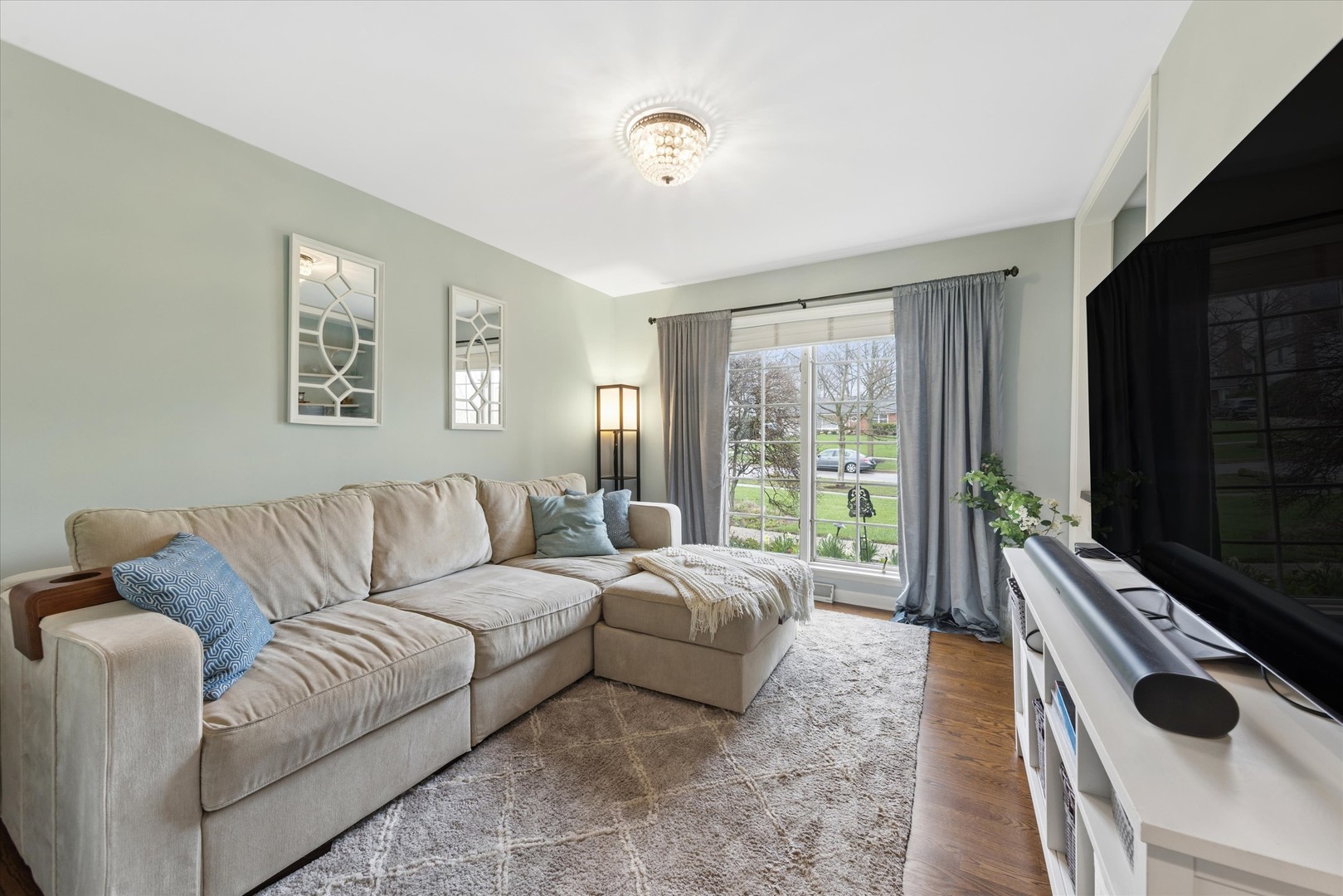 156 Sunset Avenue, Glen Ellyn, IL 60137