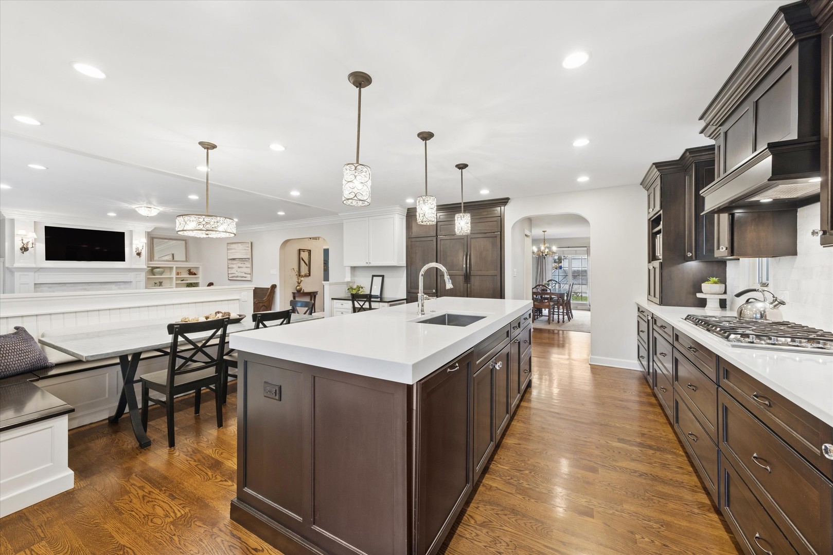 156 Sunset Avenue, Glen Ellyn, IL 60137