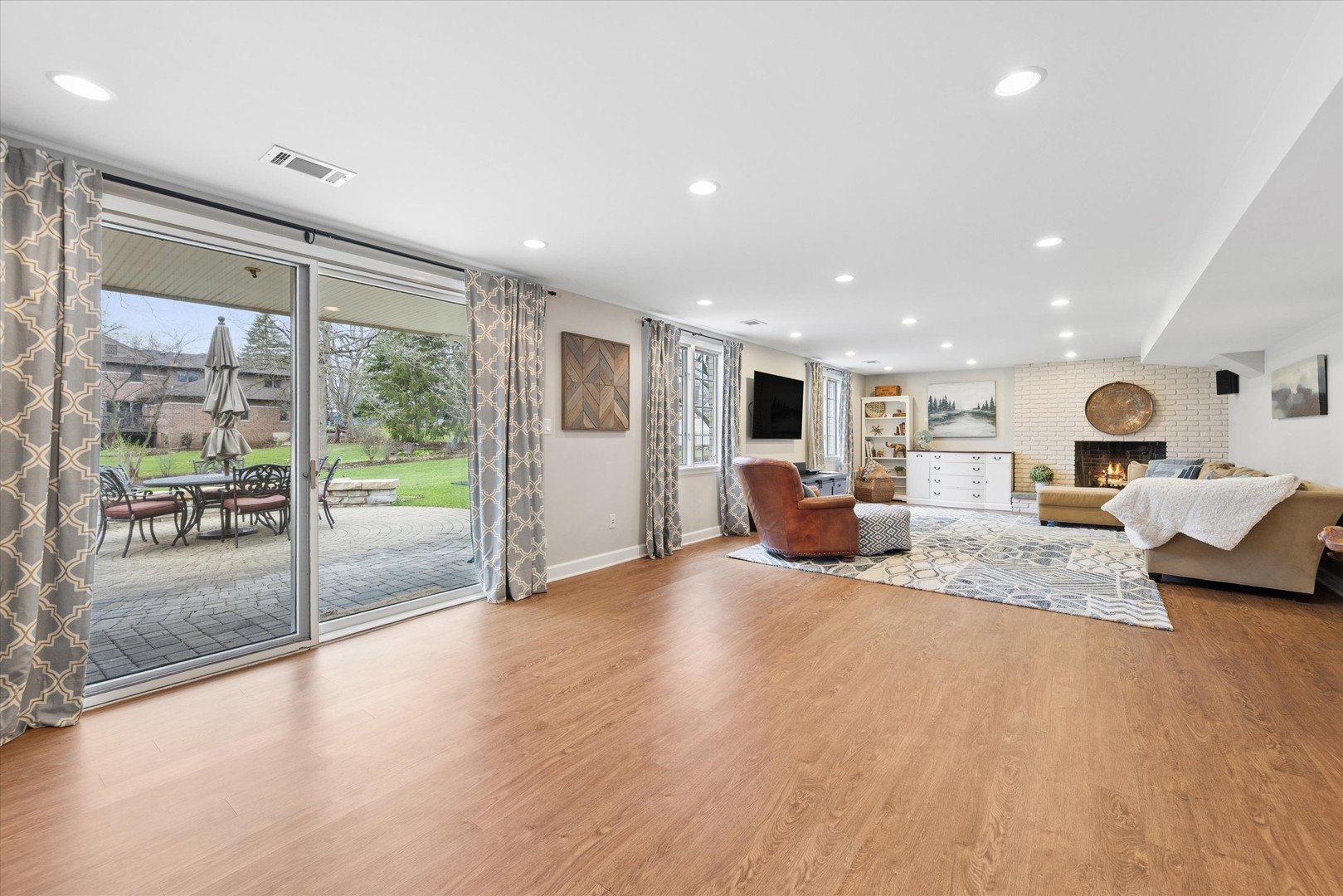 156 Sunset Avenue, Glen Ellyn, IL 60137