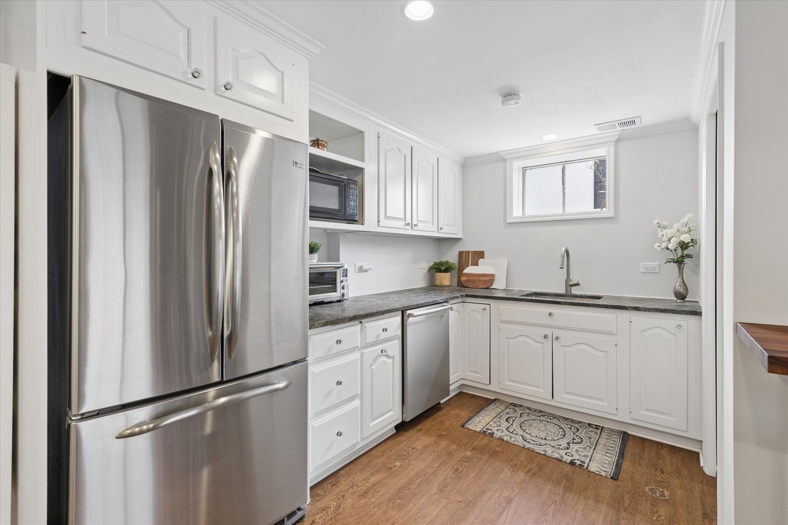 156 Sunset Avenue, Glen Ellyn, IL 60137